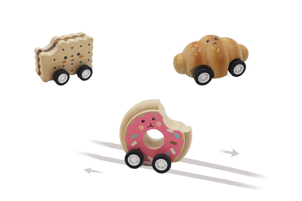 WOODEN PULL BACK PASTRIES SET OF 3